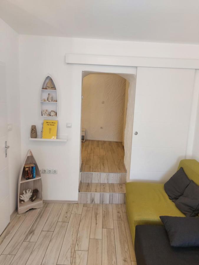 Apartmant Bionda Novi Vinodolski, Cozy And Nice Apartment For 4 People In The City Center Buitenkant foto