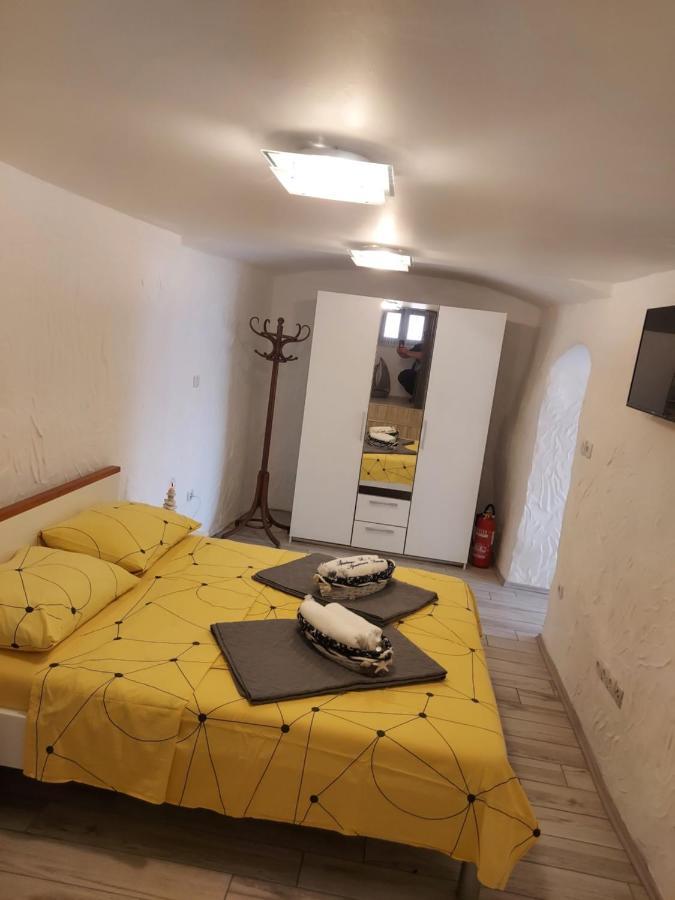Apartmant Bionda Novi Vinodolski, Cozy And Nice Apartment For 4 People In The City Center Buitenkant foto
