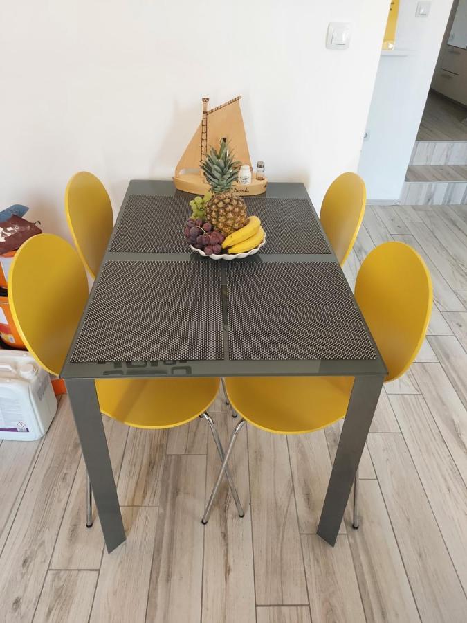 Apartmant Bionda Novi Vinodolski, Cozy And Nice Apartment For 4 People In The City Center Buitenkant foto