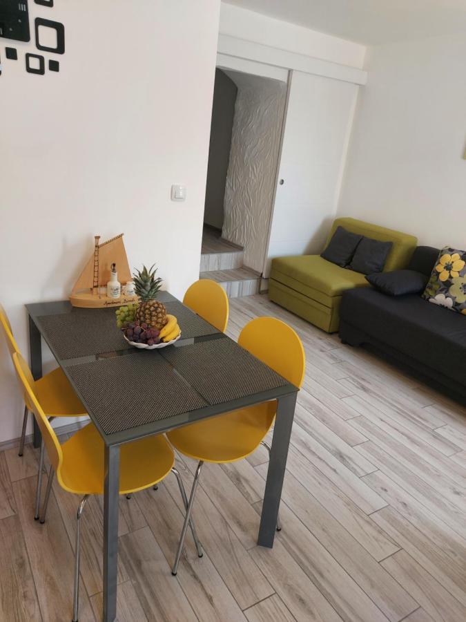 Apartmant Bionda Novi Vinodolski, Cozy And Nice Apartment For 4 People In The City Center Buitenkant foto
