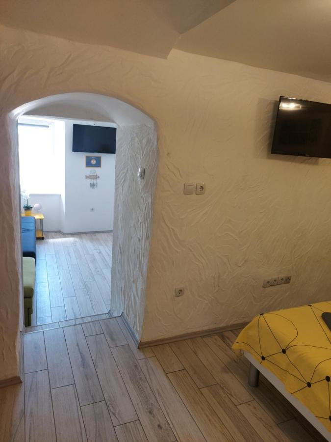 Apartmant Bionda Novi Vinodolski, Cozy And Nice Apartment For 4 People In The City Center Buitenkant foto