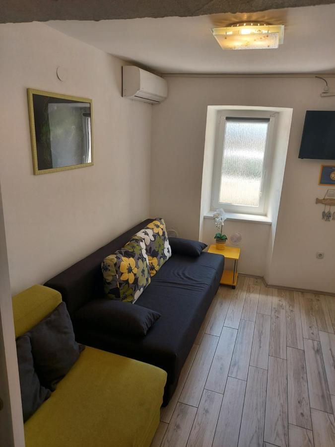 Apartmant Bionda Novi Vinodolski, Cozy And Nice Apartment For 4 People In The City Center Buitenkant foto