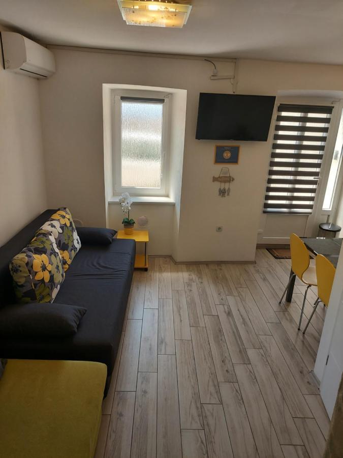 Apartmant Bionda Novi Vinodolski, Cozy And Nice Apartment For 4 People In The City Center Buitenkant foto