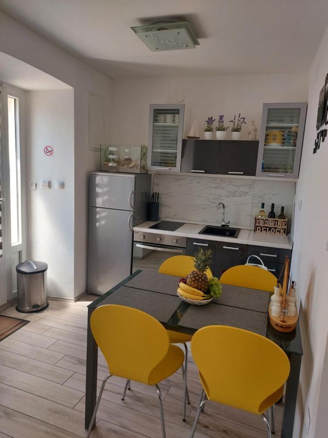 Apartmant Bionda Novi Vinodolski, Cozy And Nice Apartment For 4 People In The City Center Buitenkant foto
