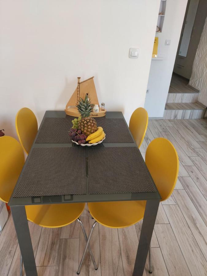 Apartmant Bionda Novi Vinodolski, Cozy And Nice Apartment For 4 People In The City Center Buitenkant foto