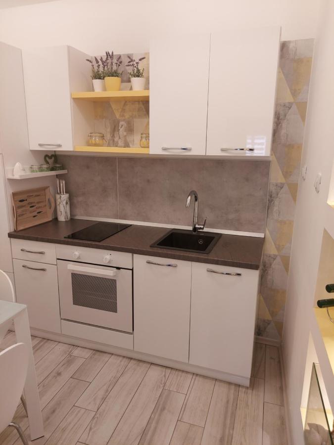 Apartmant Bionda Novi Vinodolski, Cozy And Nice Apartment For 4 People In The City Center Buitenkant foto