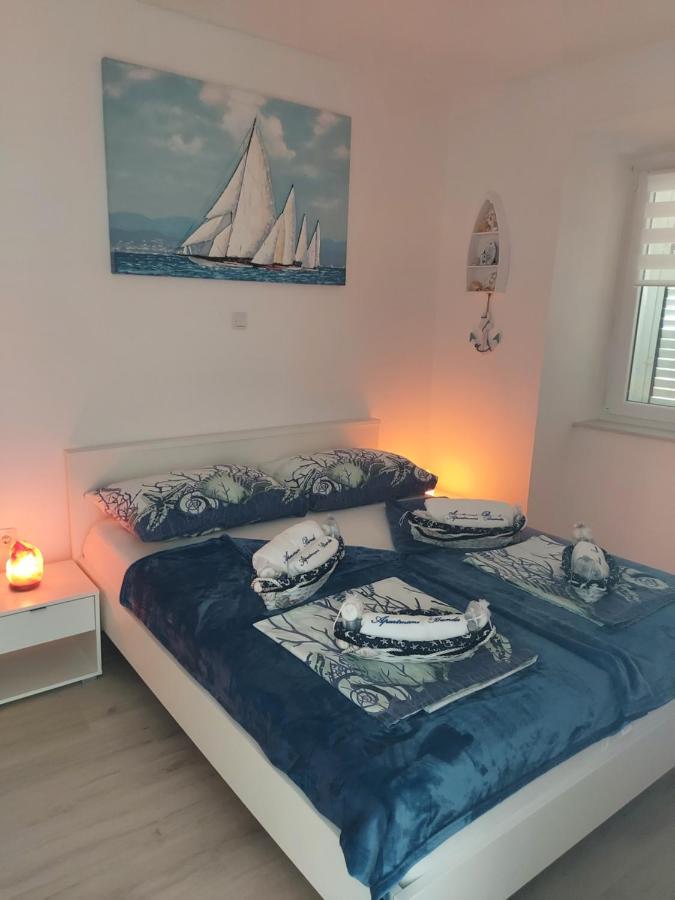 Apartmant Bionda Novi Vinodolski, Cozy And Nice Apartment For 4 People In The City Center Buitenkant foto