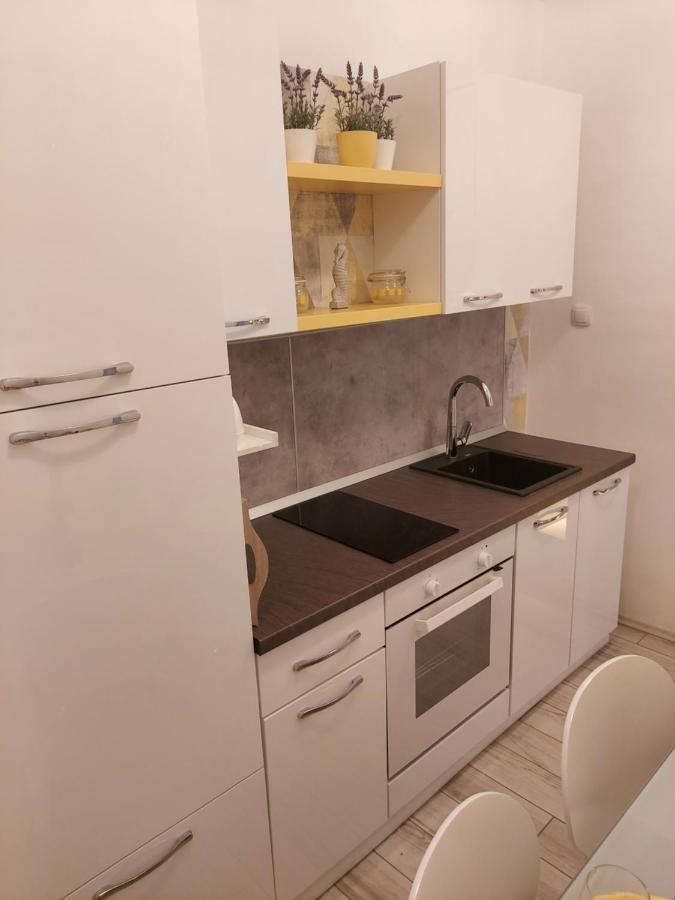 Apartmant Bionda Novi Vinodolski, Cozy And Nice Apartment For 4 People In The City Center Buitenkant foto