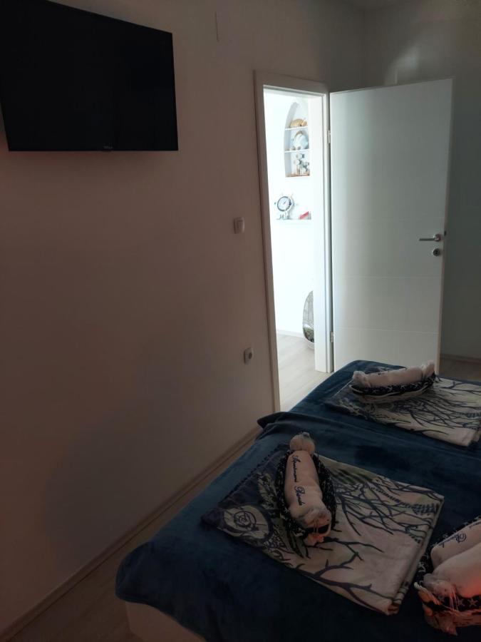 Apartmant Bionda Novi Vinodolski, Cozy And Nice Apartment For 4 People In The City Center Buitenkant foto