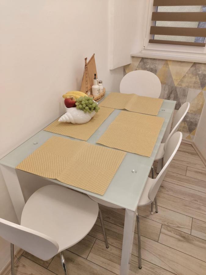 Apartmant Bionda Novi Vinodolski, Cozy And Nice Apartment For 4 People In The City Center Buitenkant foto