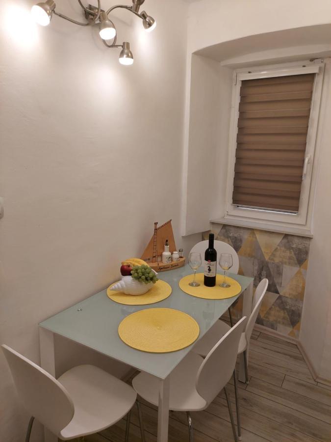 Apartmant Bionda Novi Vinodolski, Cozy And Nice Apartment For 4 People In The City Center Buitenkant foto