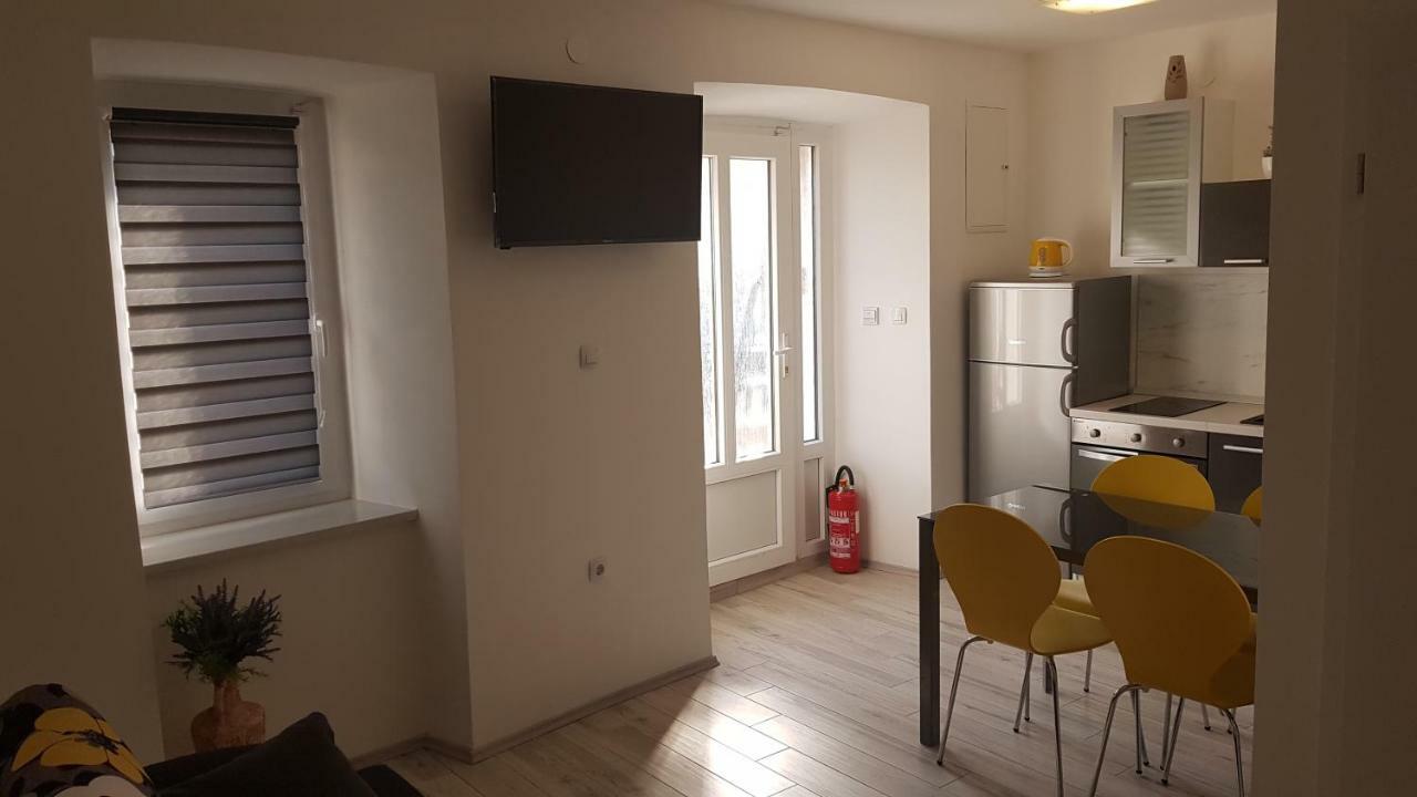 Apartmant Bionda Novi Vinodolski, Cozy And Nice Apartment For 4 People In The City Center Buitenkant foto