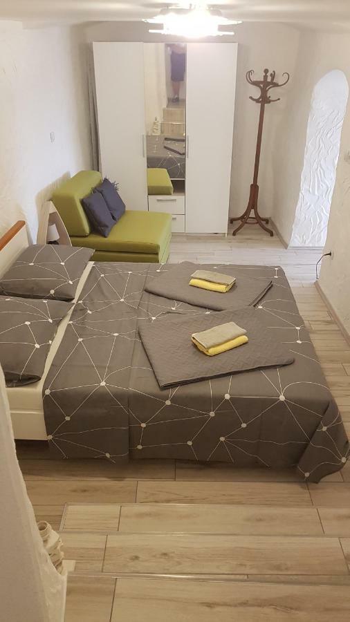 Apartmant Bionda Novi Vinodolski, Cozy And Nice Apartment For 4 People In The City Center Buitenkant foto