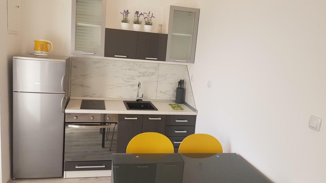 Apartmant Bionda Novi Vinodolski, Cozy And Nice Apartment For 4 People In The City Center Buitenkant foto